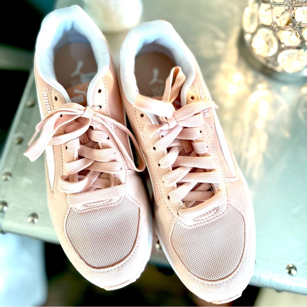 Womens Puma Pink sneakers, new without tags